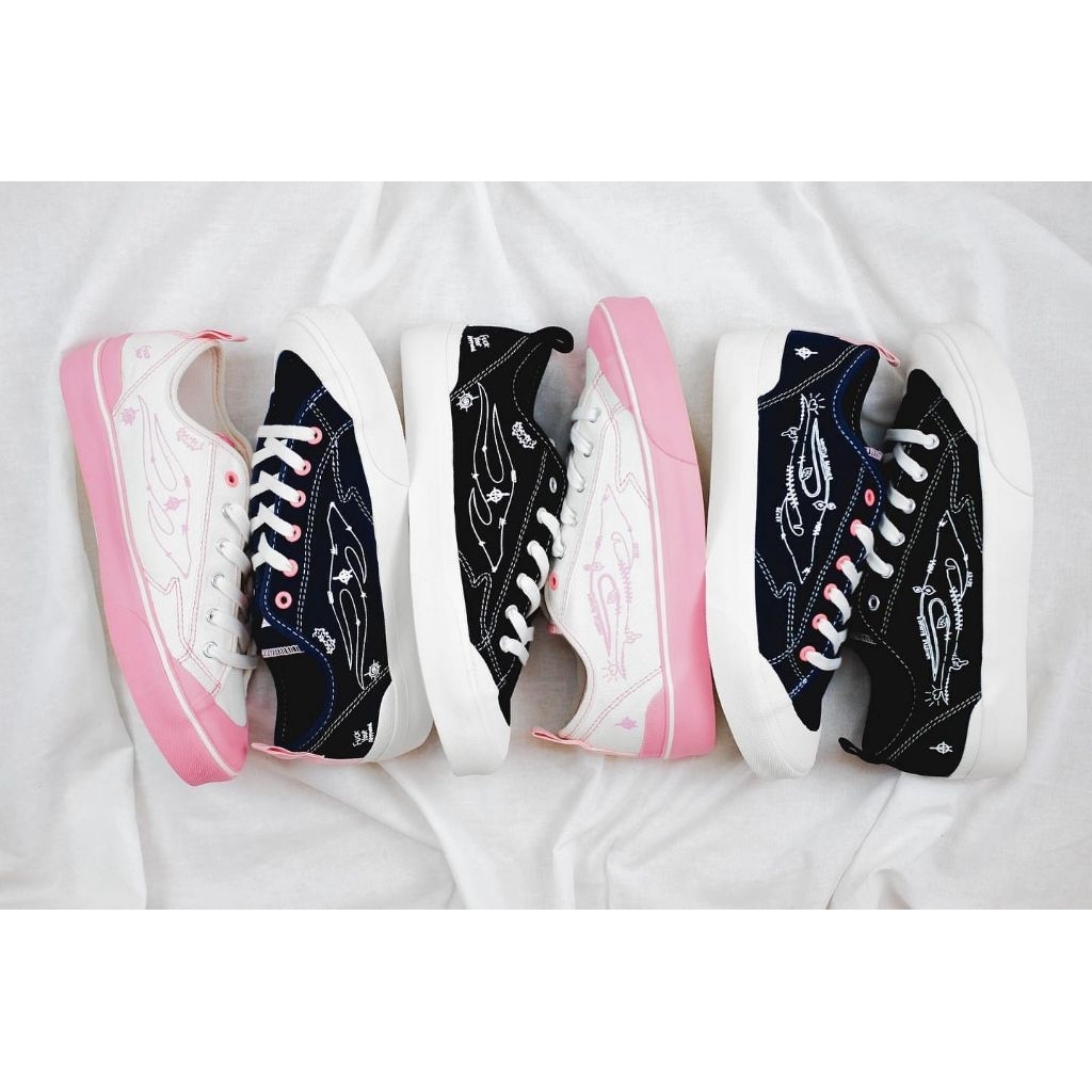 Sepatu Pria / SC x Elfamous Low Broken White / Sepatu