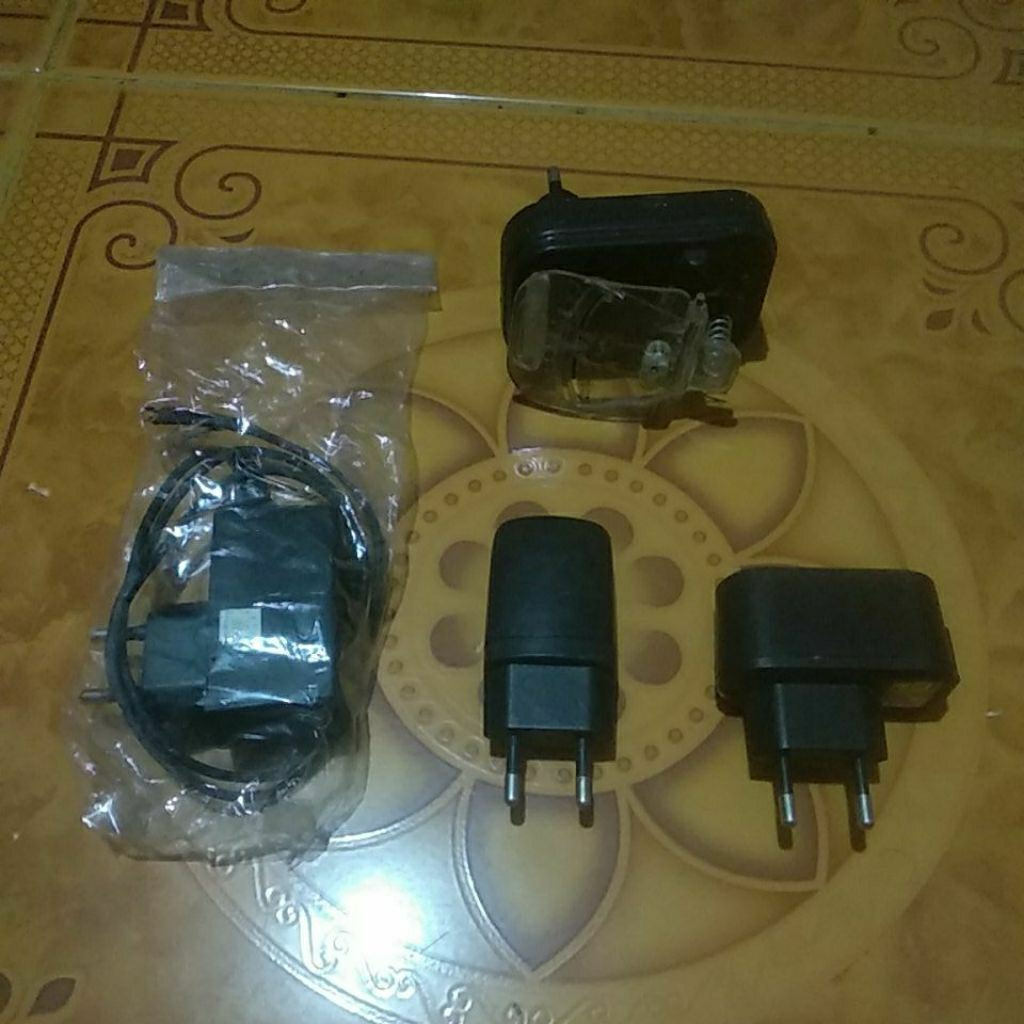 borongan 2 kepala charger , 1 carger kodok ,1 charger tanpa kepala 12U54K