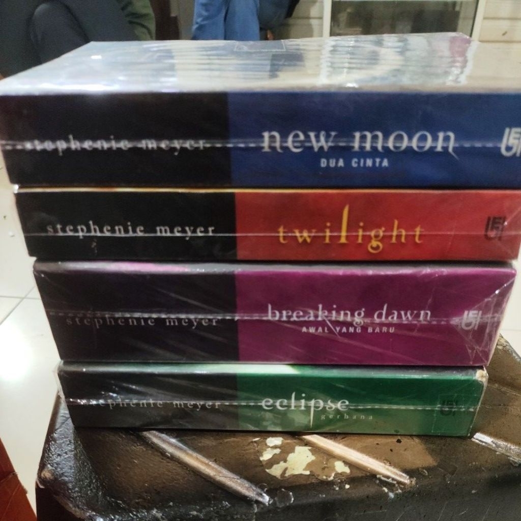 paket 4 buku stephenie meyer new moon twilight breaking dawn eclipse