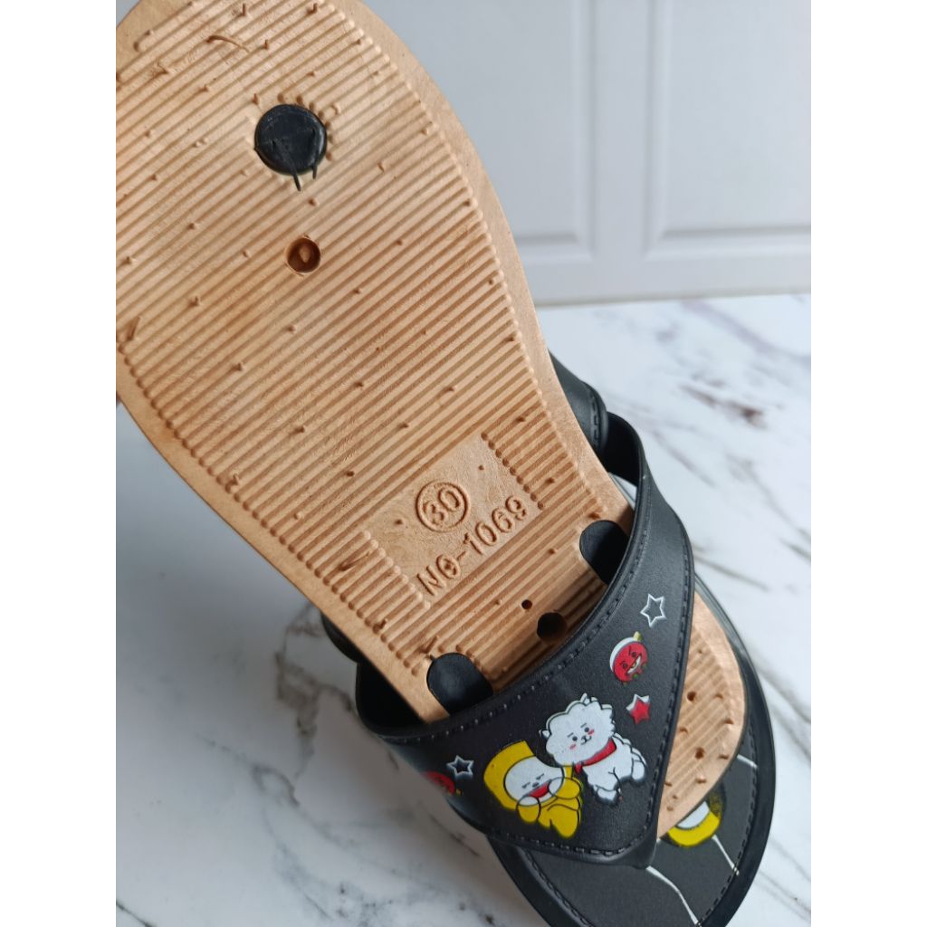 Sandal BTS ukuran 30/ Sandal Anak Perempuan/ Sandal Jepit