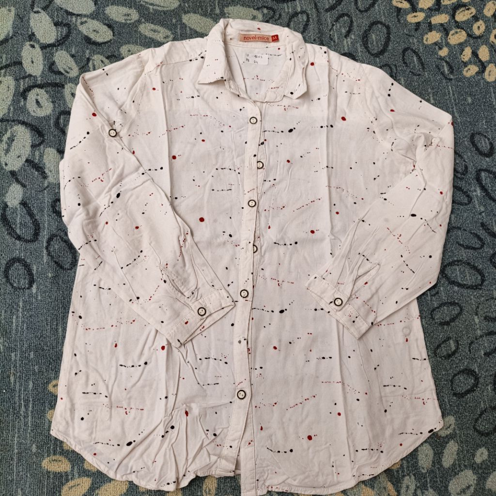 preloved atasan wanita kemeja novel mice size m putih bermotif white shirt abstract tops seken bekas