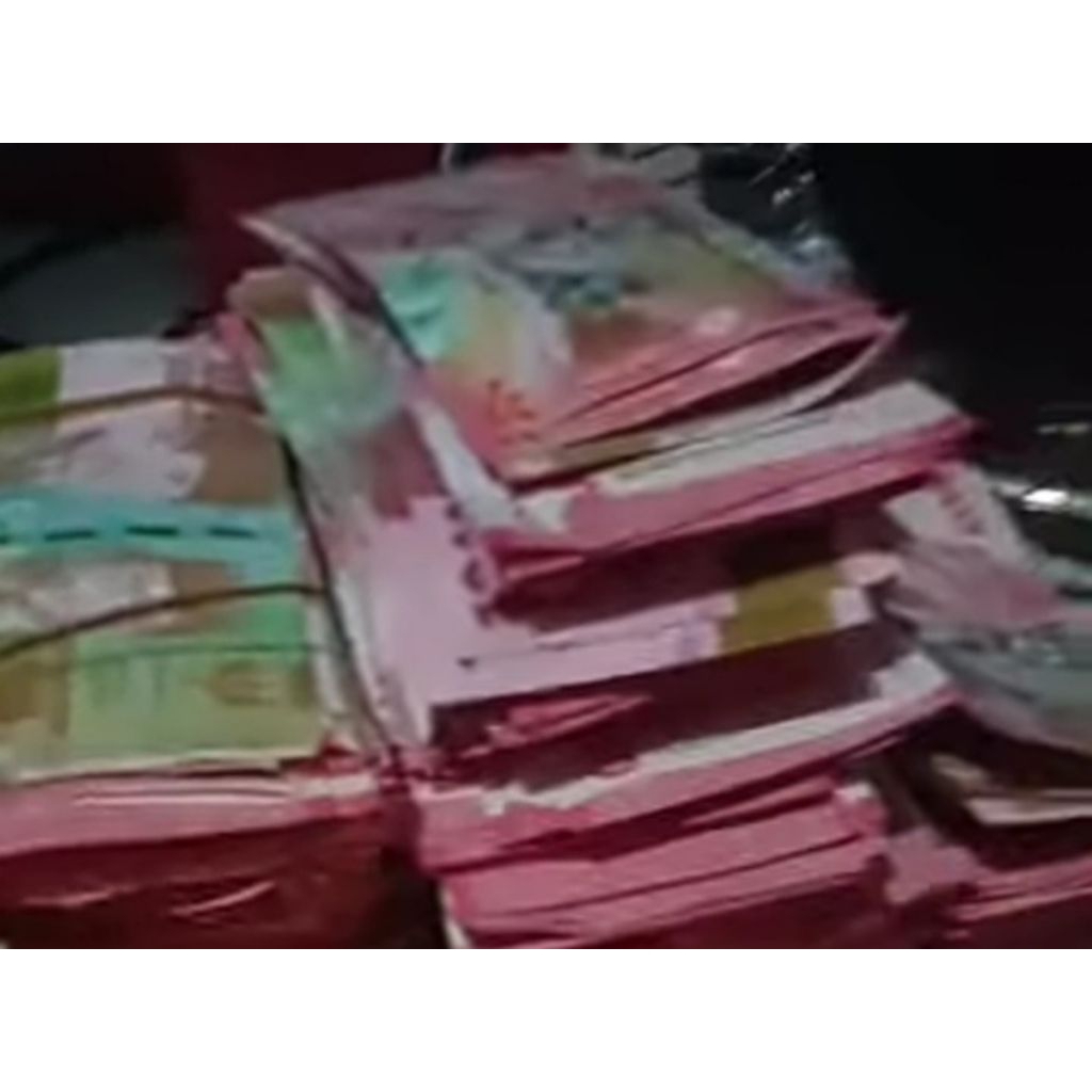 uang mainan 100ribuan 1kg, ya kak