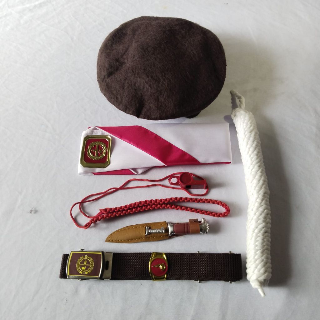 peralatan pramuka SD untuk cowok lengkap satu set lengkap peralatan Pramuka SD untuk cowok atribut p