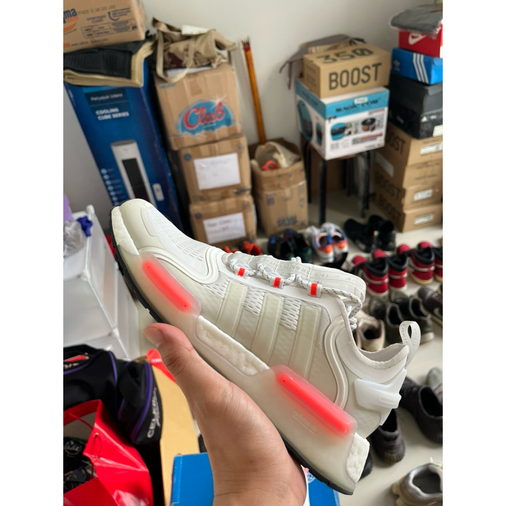 sepatu adidas nmd v3 cloud white original