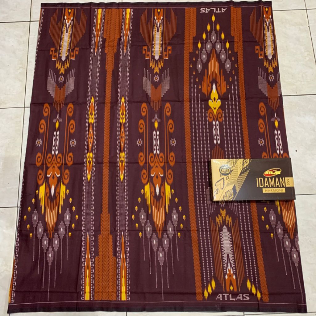 SARUNG ATLAS IDAMAN SILVER DAN GOLD MOTIF KEMBANG BHS
