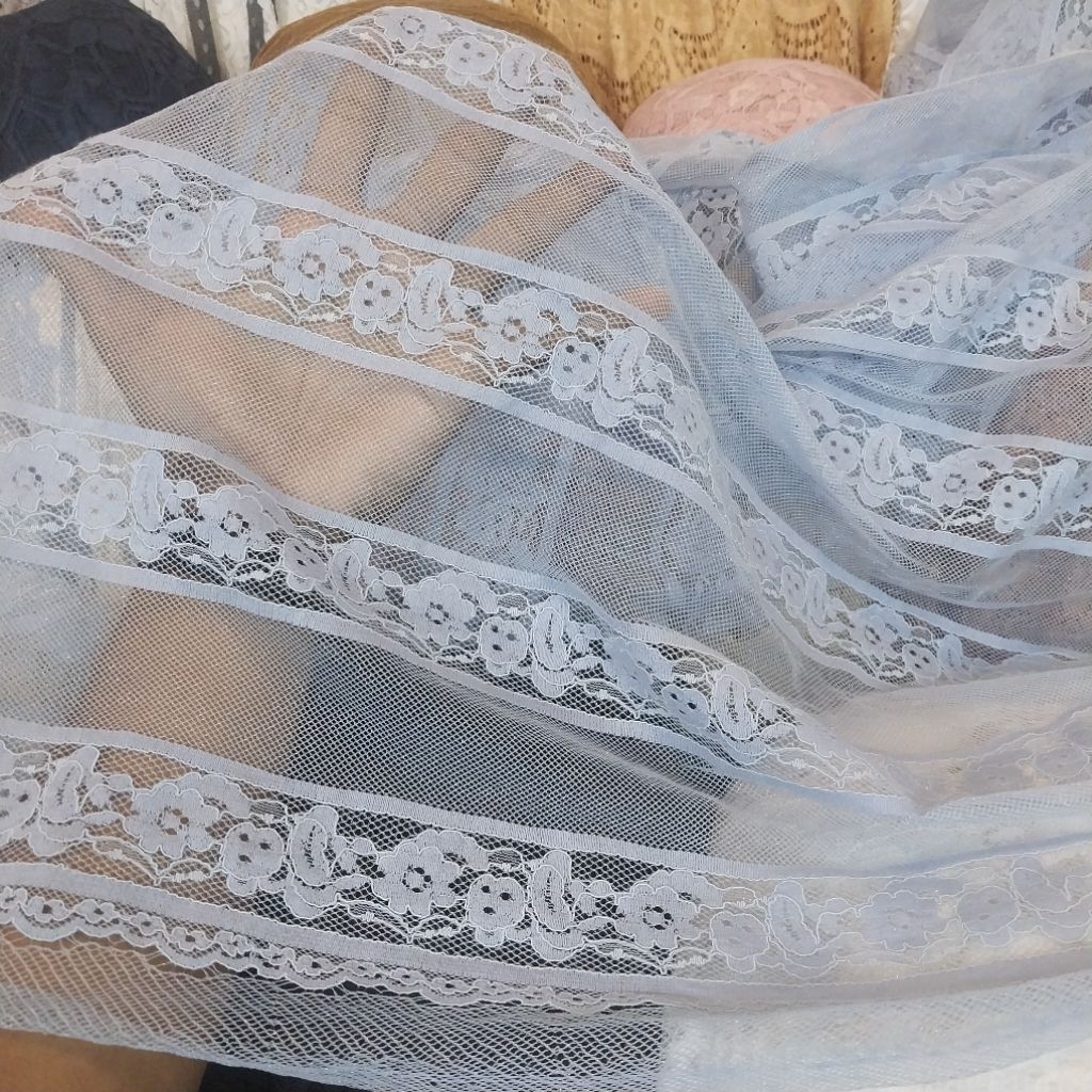 KAIN/BAHAN BRUKAT SALUR/ANTIK/BRUKAT KEBAYA