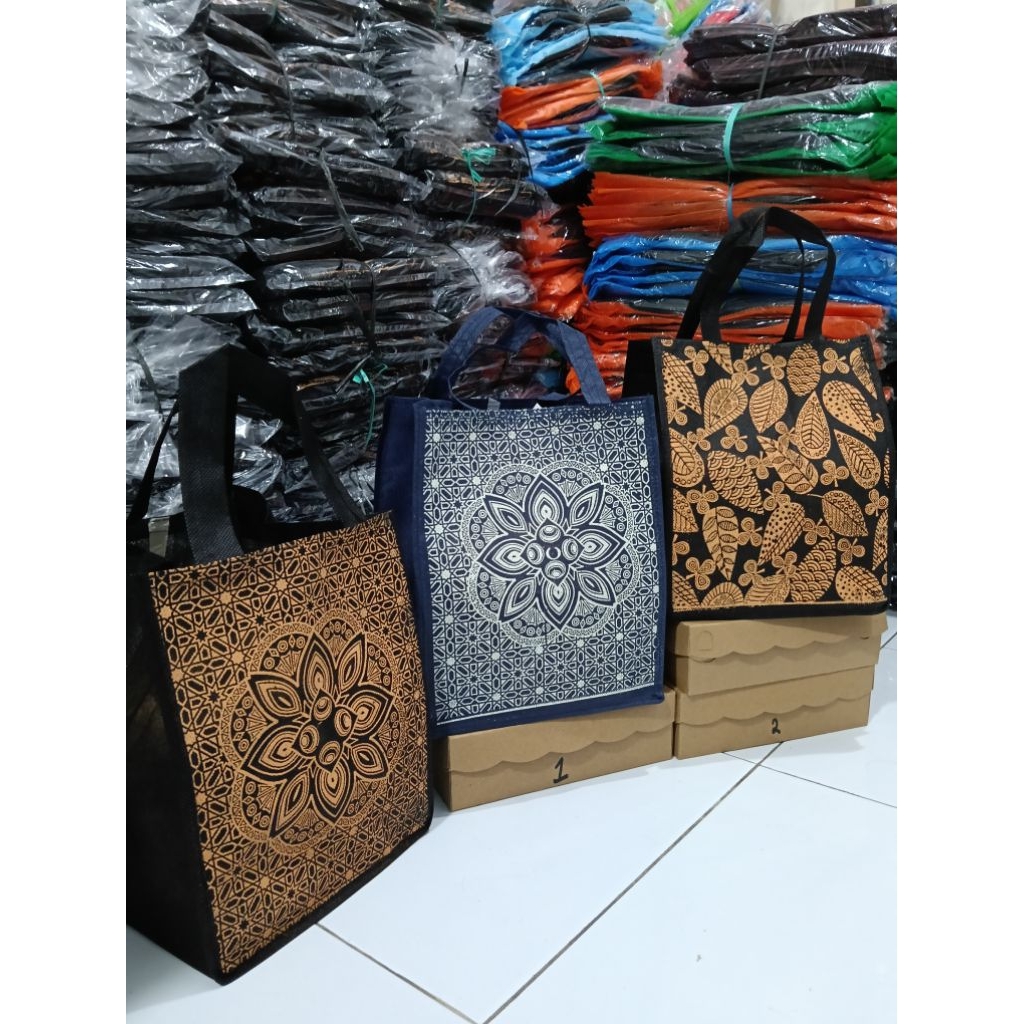 tas hajatan kotak batik harga lusin 12pcs UK.20x20x28cm