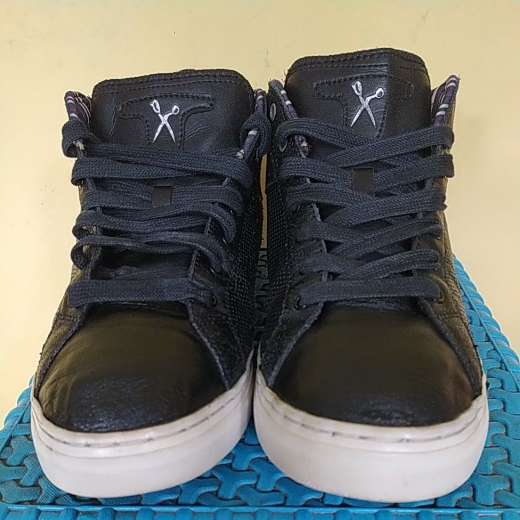 Sepatu Second Marc Ecko Size 45 Insole 29 cm