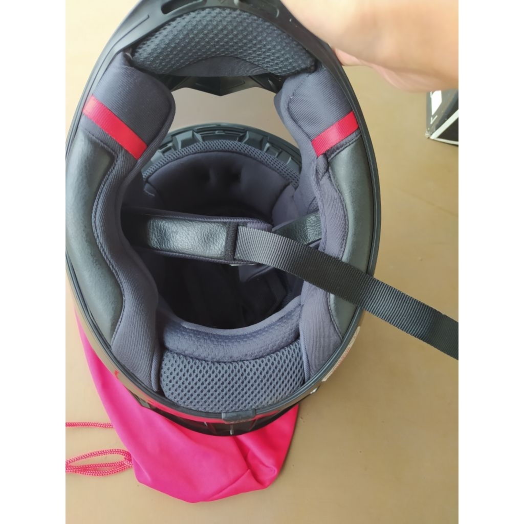 HELM NHK GP R TECH HITAM SOLID