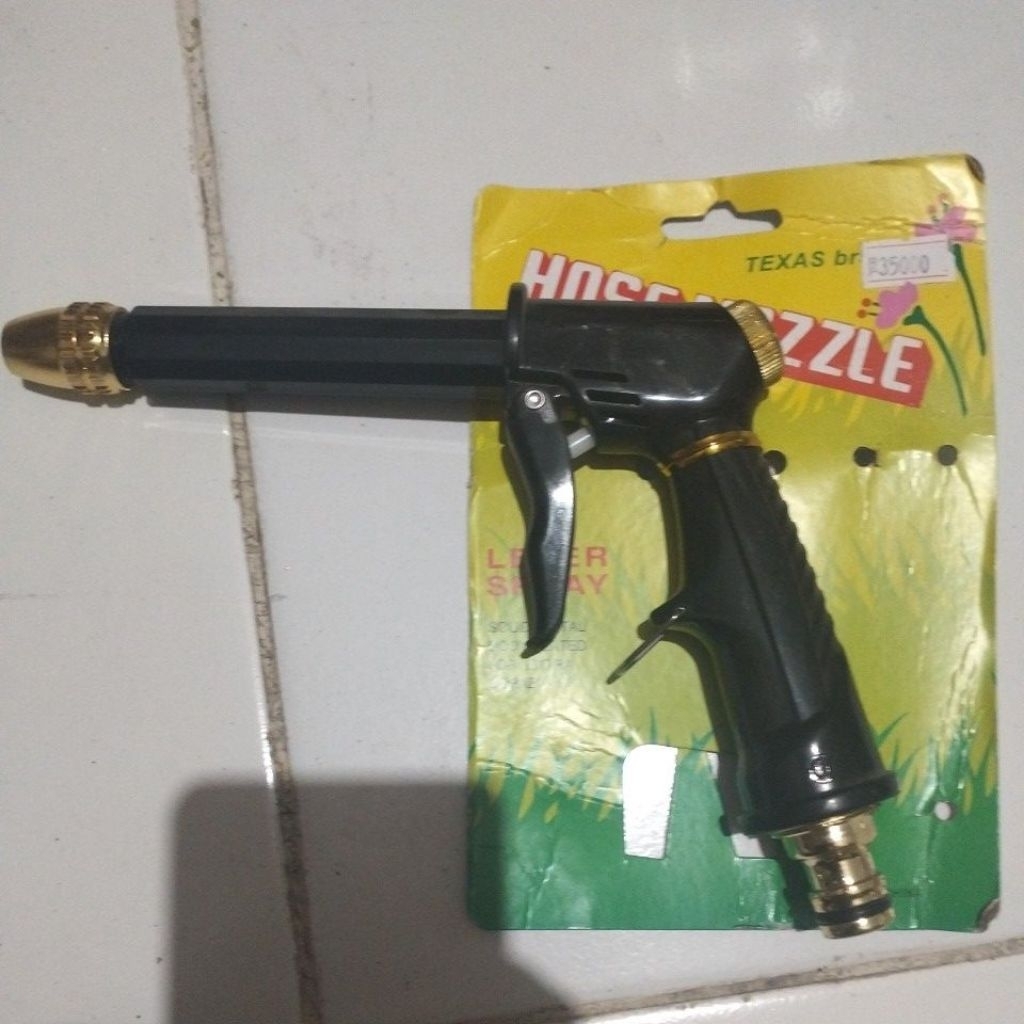 Semprotan Air Kran Taman Kuningan