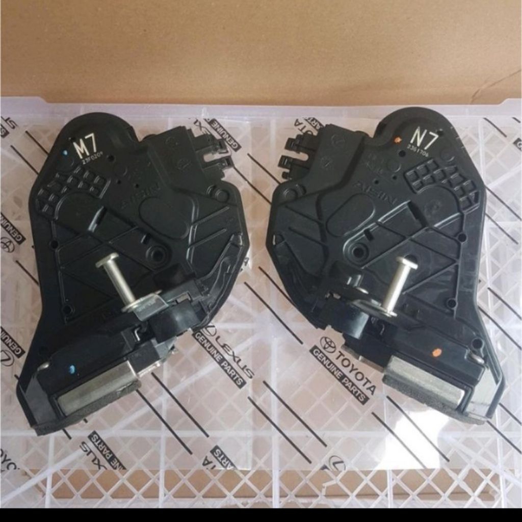 Door Lock Pintu Belakang / Tengah Toyota Innova Reborn Fortuner Hilux