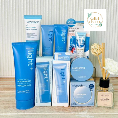 Wardah Paket Lightening Skincare Plus Bedak 6 Produk (Sabun Wajah+ Serum+ Krim Siang+ Krim Malam+ Sc