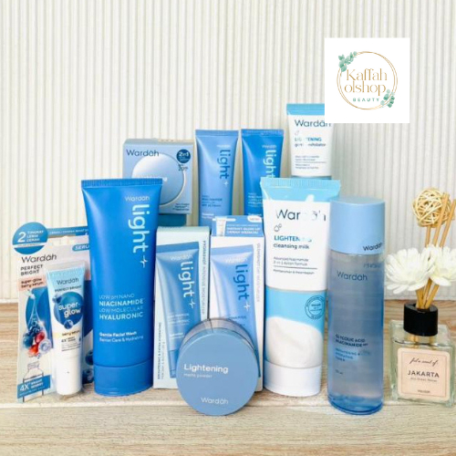 Wardah Paket Lightening Skincare Plus Bedak 8 Produk ( Sabun Wajah+Scrub + Krim Siang+ Krim Malem+ T