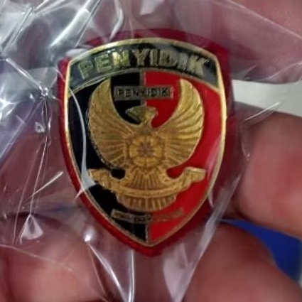Pin penyidik dada /Lencana penyidik polri