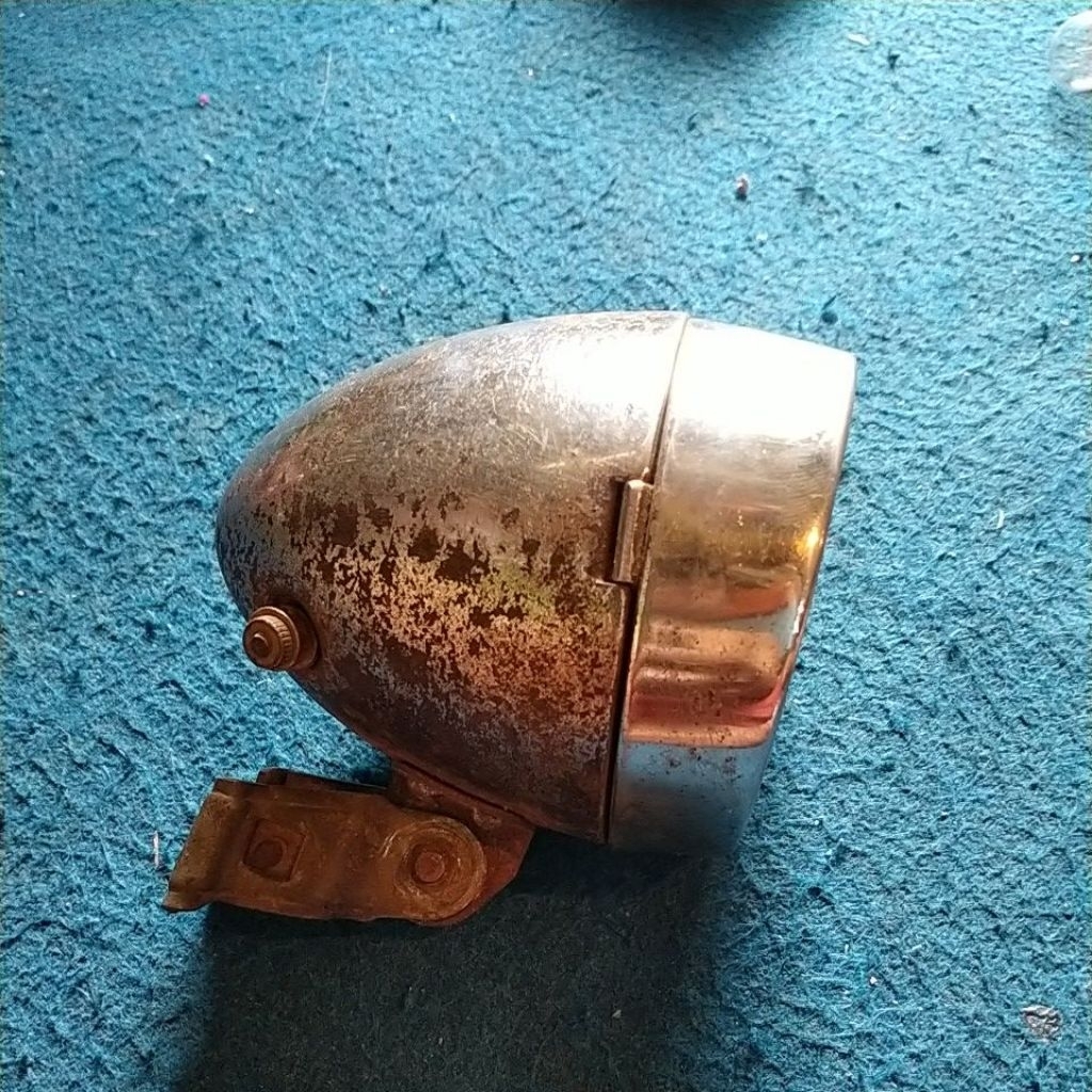 lampu sepeda onthel tua