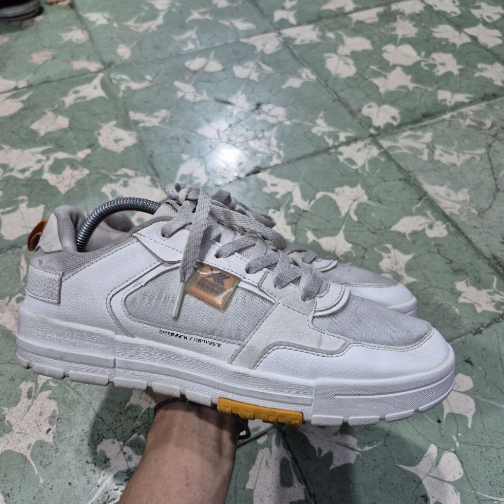 Sepatu Xtep Sneakers Low Pria(43)