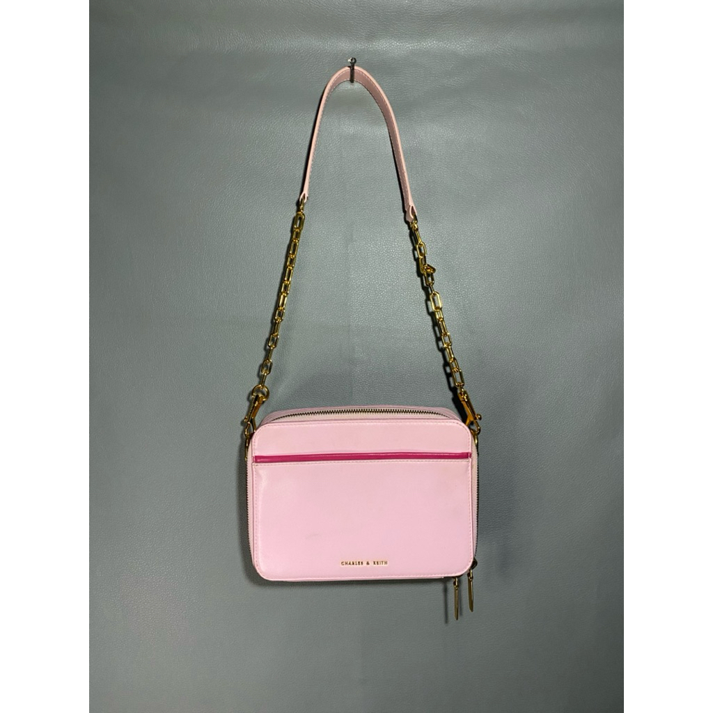 CHARLES & keith slingbag pink / CHARLES & KEITH SLINGBAG / TAS SELEMPANG CK/ TAS CHARLES & KEITH BEK