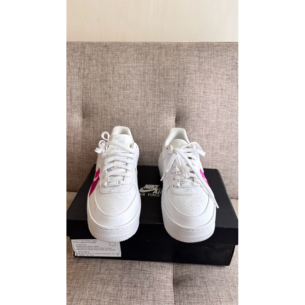 NIKE AIR FORCE 1 Woman- White pink fireberry
