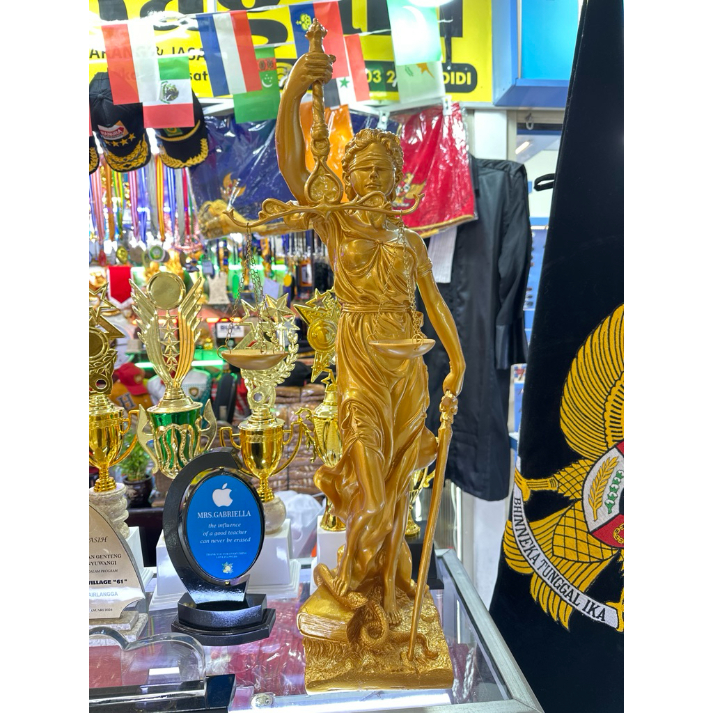 Patung Dewi keadilan KHUSUS INSTANT