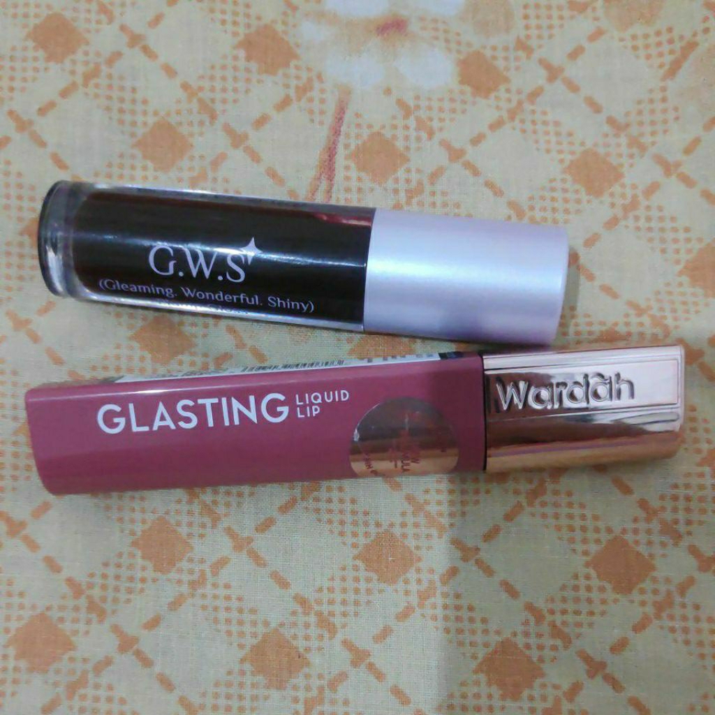 Wardah Glasting 05 Glazing Berry dan Mop liggloss 03 Berryphoria