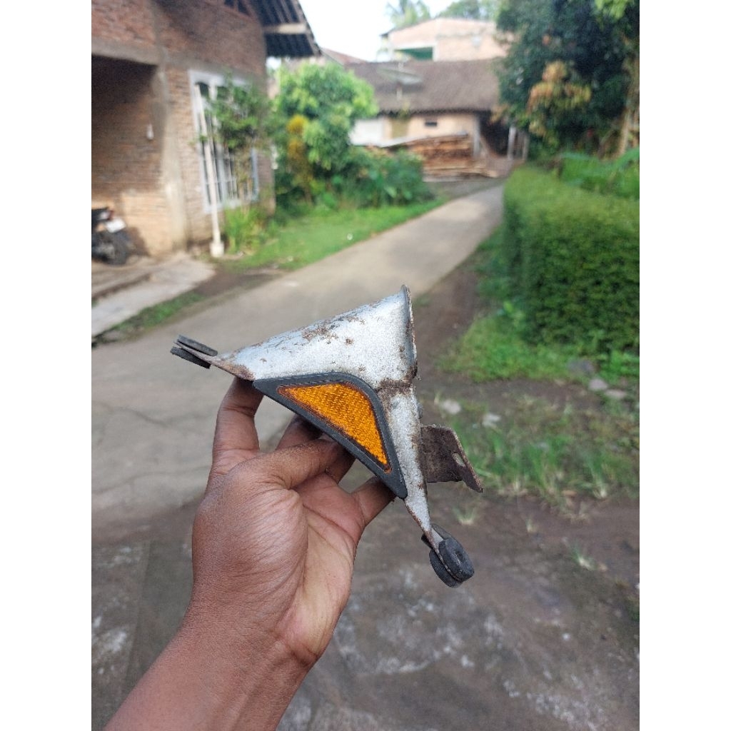 Pangkon Dudukan Lampu Belakang StopLamp Suzuki FR80 Fr 80 Original