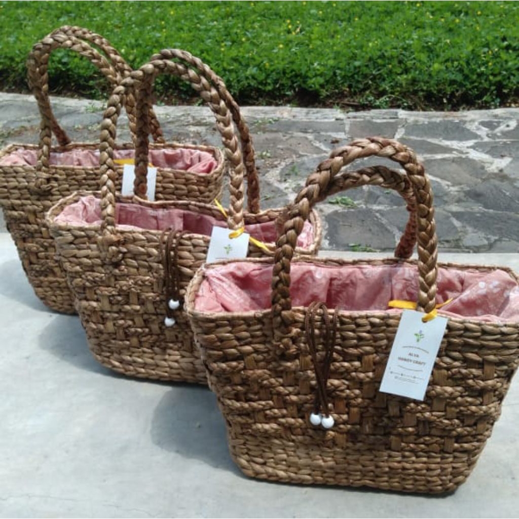 Tas Tote Anyaman Eceng Gondok dengan Furing Kain