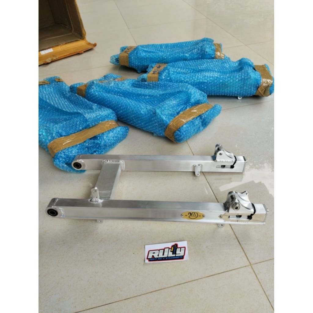 swing arm Dkt Thailand wave 125i untuk ketengkas / cover tutup rantai supra x 125 helm in