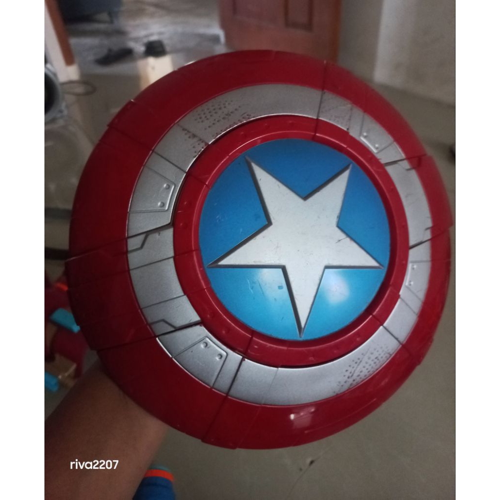 Nerf Marvel Avengers Captain America Blaster - Reveal Shield Toy