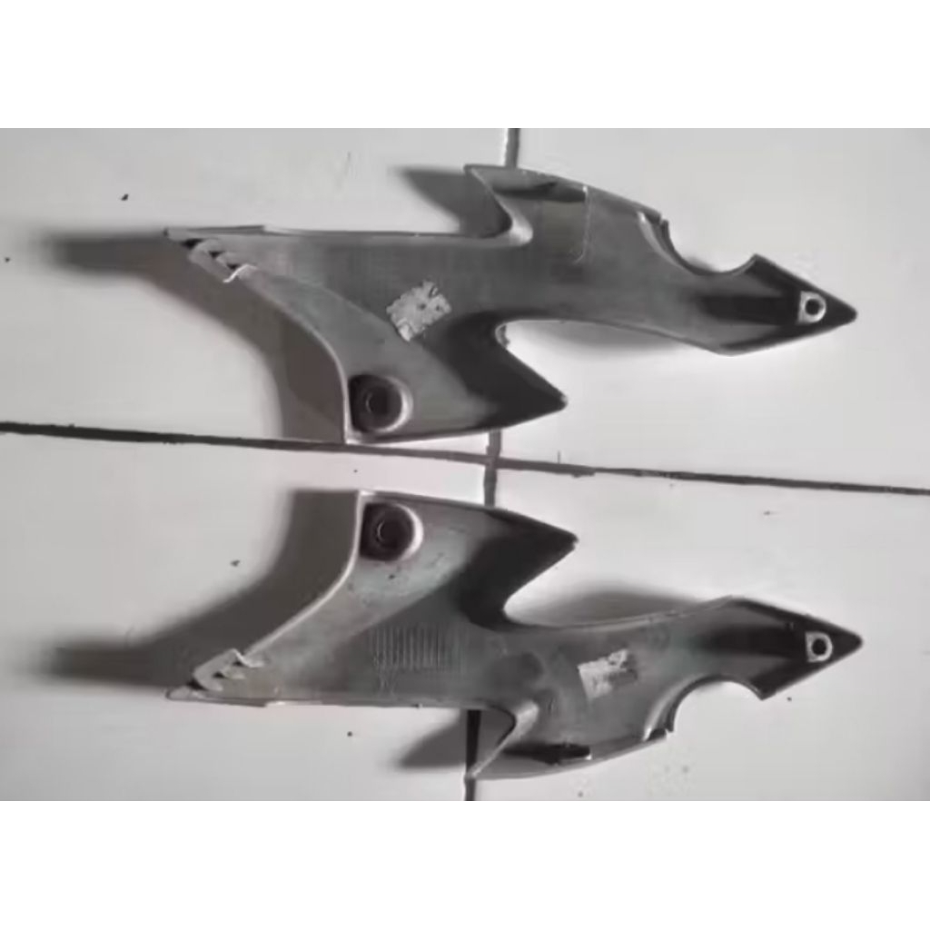 cover bodi kipingan kanan kiri lis batok kepala depan honda cbr 150R lama old original copotan