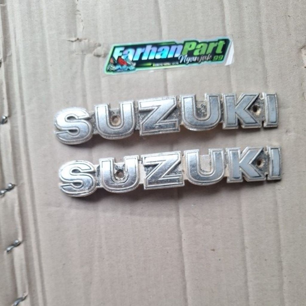 EMBLEM SUZUKI A100 LOGO TANGKI SUZUKI A100 ORIGINAL COPOTAN MOTOR