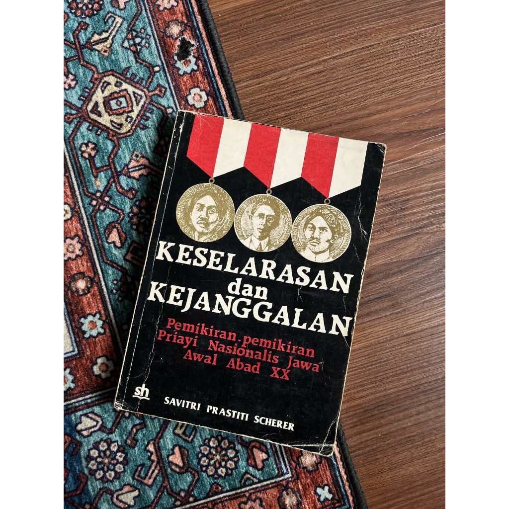 Buku LawasKeselarasan Dan Kejanggalan Pemikiran Pemikiran Priyai Nasionalis Jawa Awal Abad XX. 
Oleh