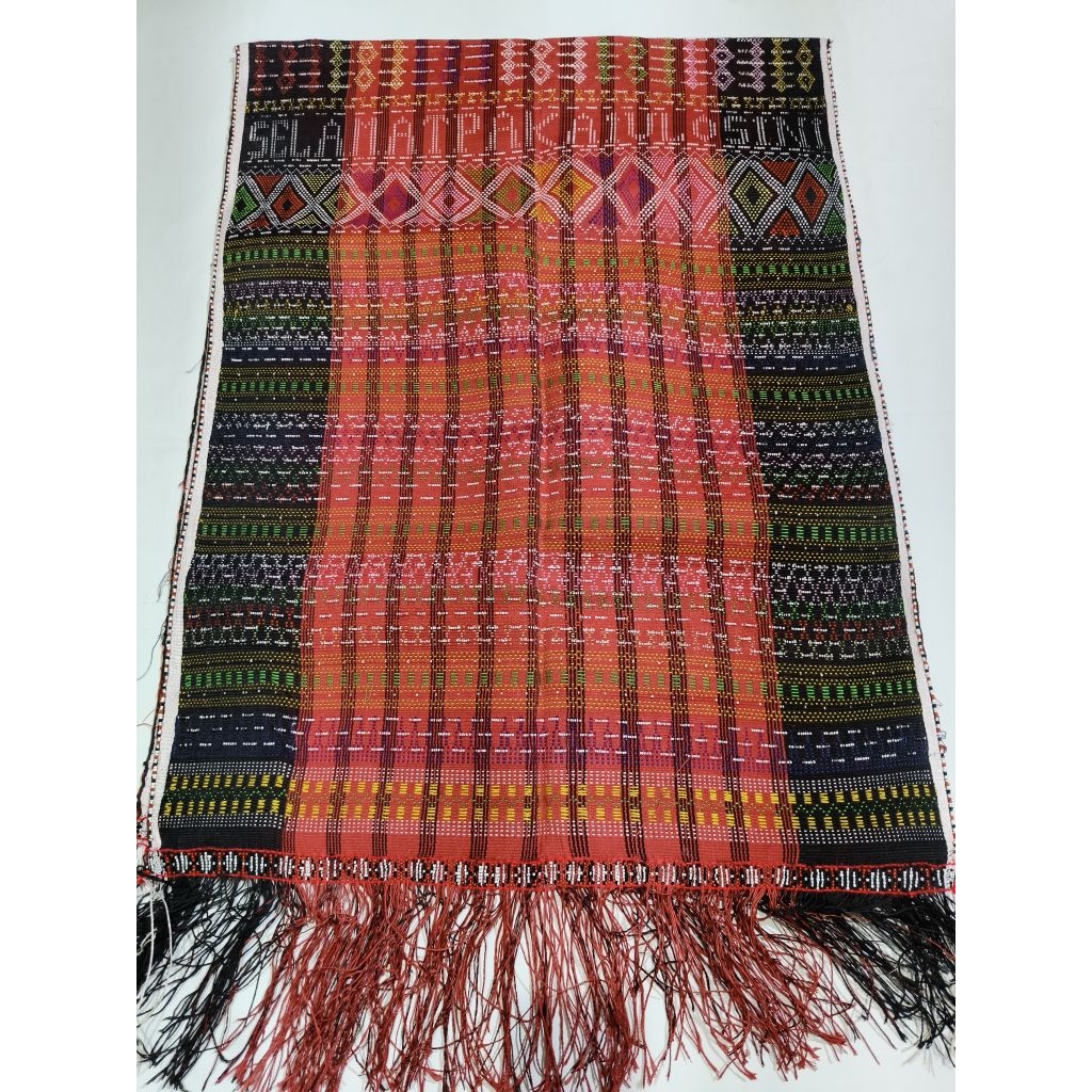 Ulos Sadum tenun Tarutung pakaian adat wanita Batak toba