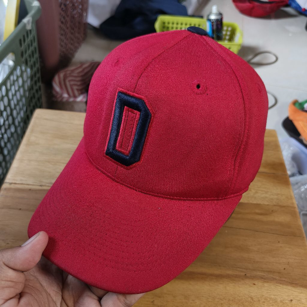 Topi Logo D L