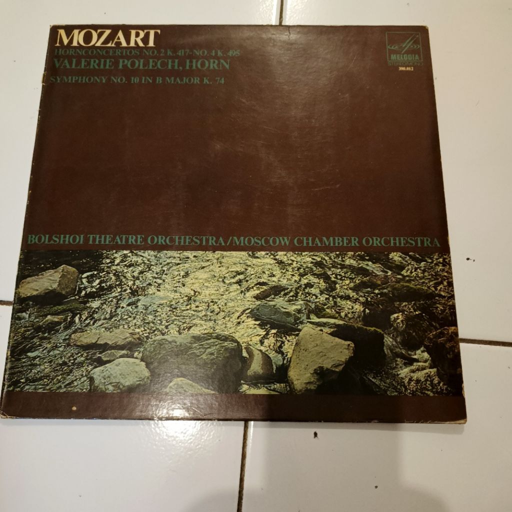 Vintage classical music vinyl record featuring works by Wolfgang Amadeus Mozart.