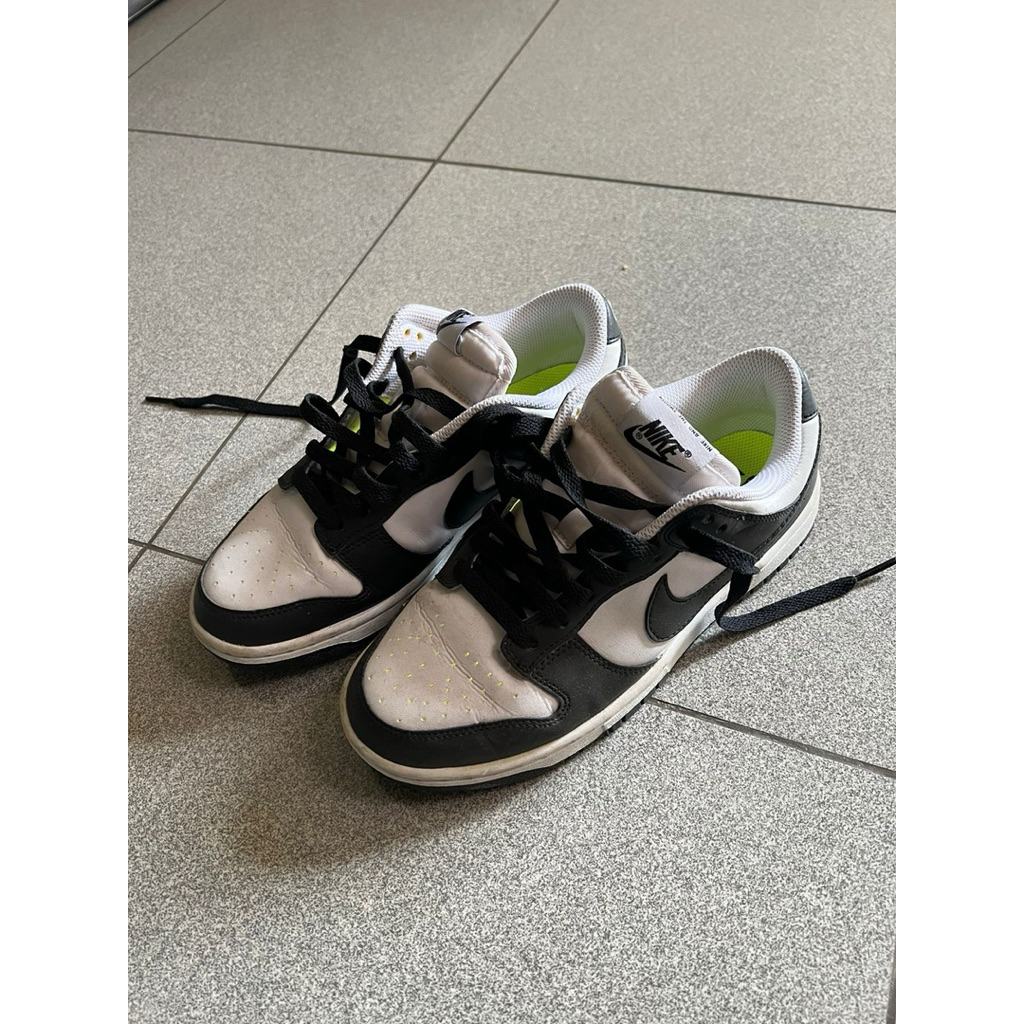 Nike Dunk Low Panda Preloved