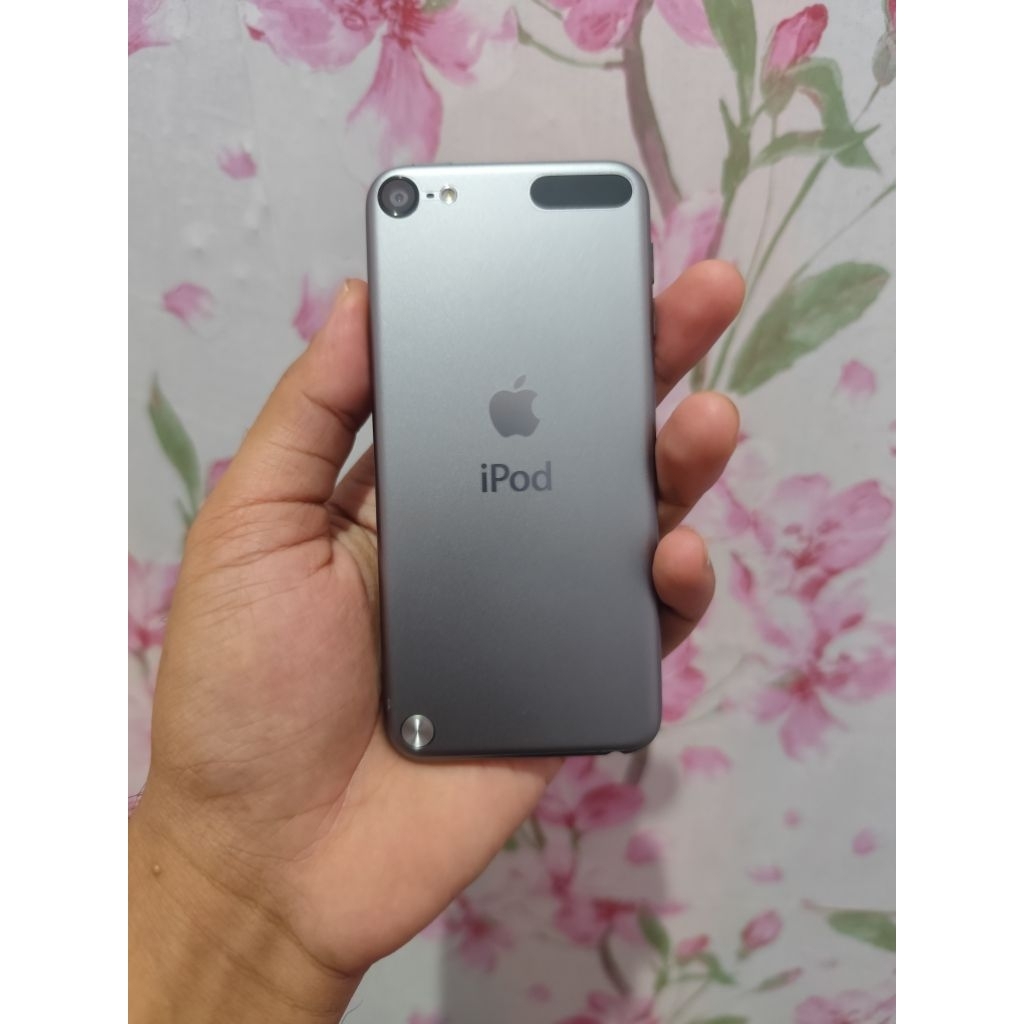 Apple iPod Touch 5th Gen 32GB Space Gray