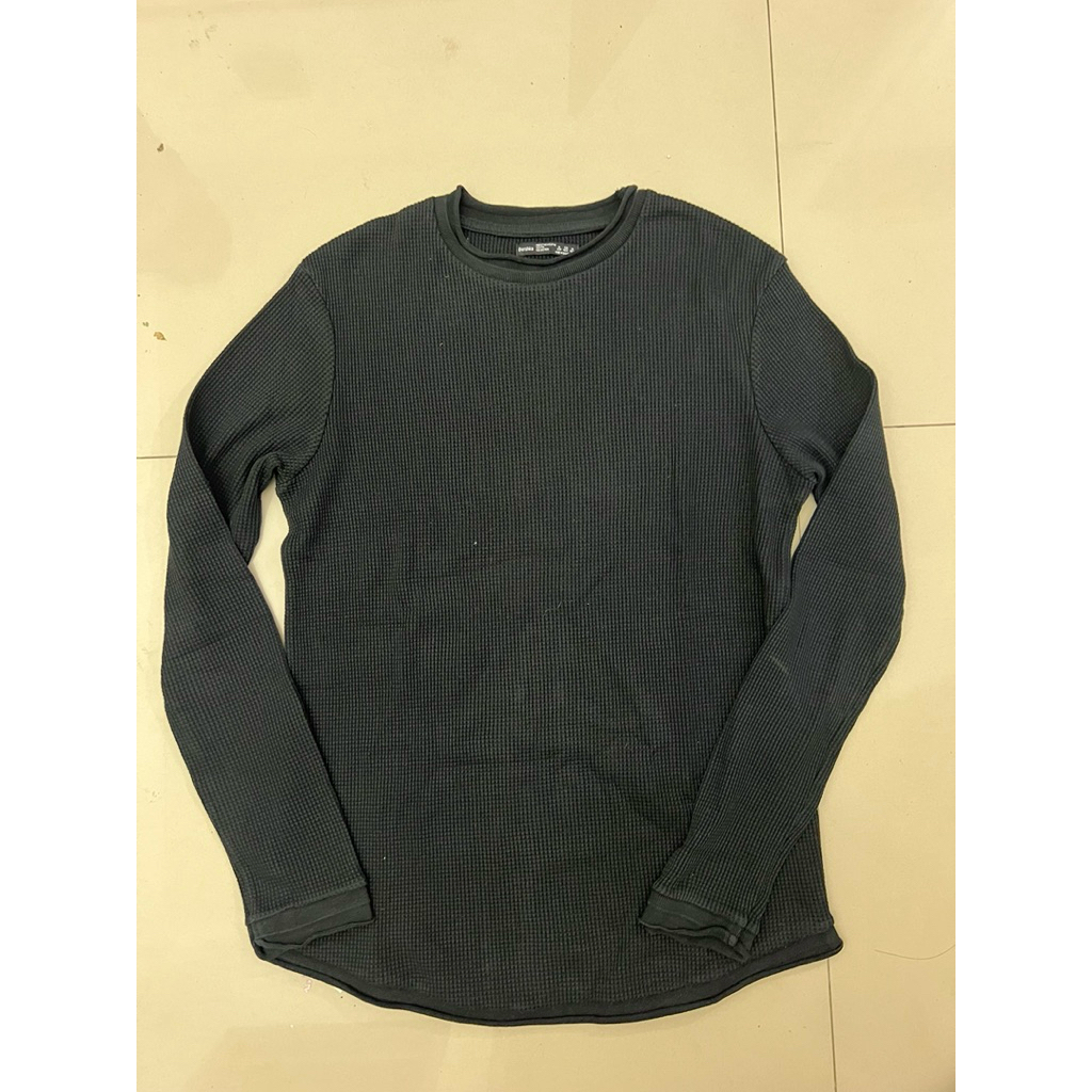 sweater/ long sleeve pria bershka size M hitam