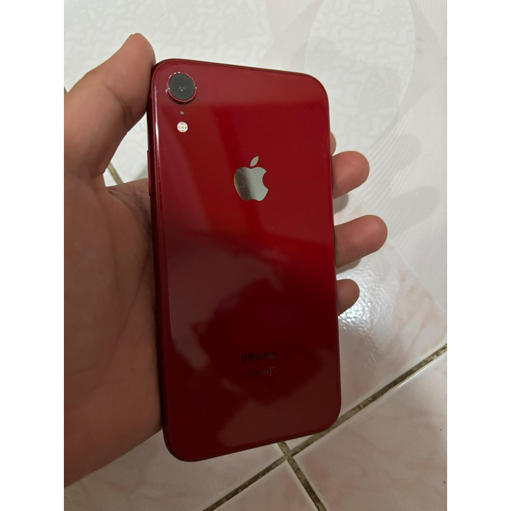 iphone xr 128gb merah dan iphone xr 64gb putih