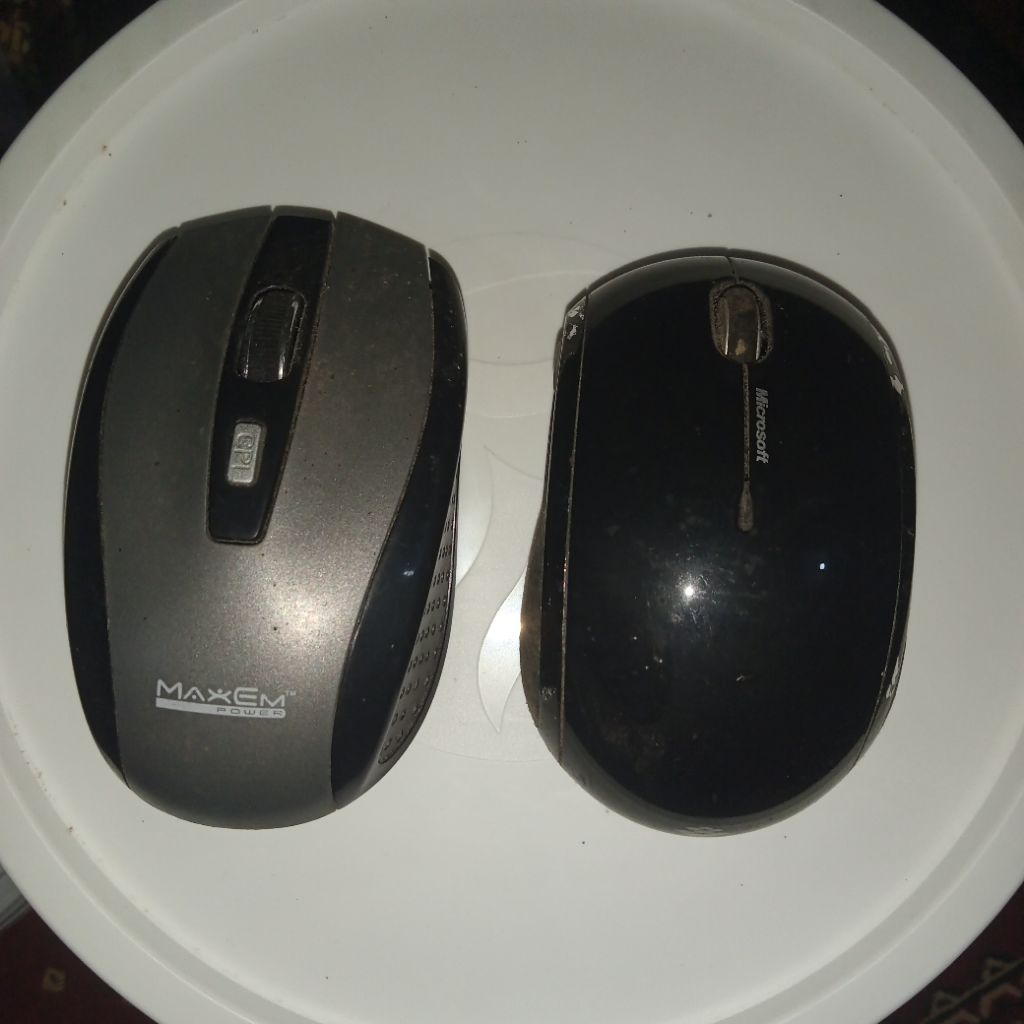 2pcs MOUSE BLUETOOTH MOUSE WIRELESS TANPA KABEL / MOUSE BEKAS / MATI