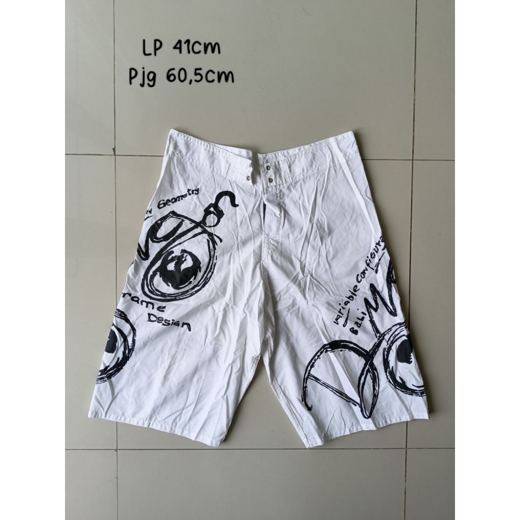 [size L] Preloved celana pendek cowok gombrong putih bawahan lebar pria pantai white size L men big 