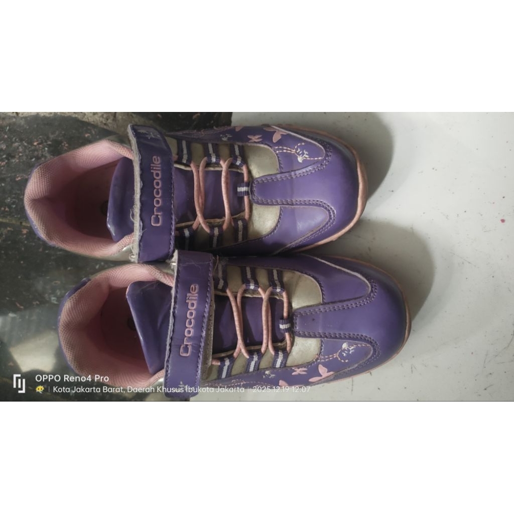 Sepatu anak perempuan Crocodile preloved Size 34