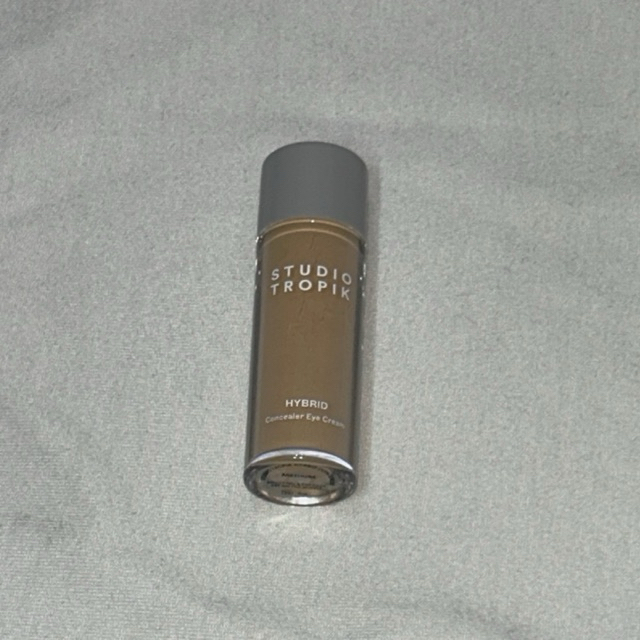 PRELOVED Studio Tropik Hybrid Concealer Eye Cream
