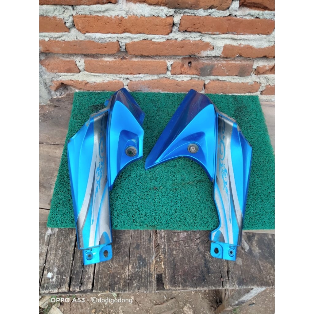 Sambungan Body Bawah Cover Mesin Yamaha Jupiter Z Robot Original