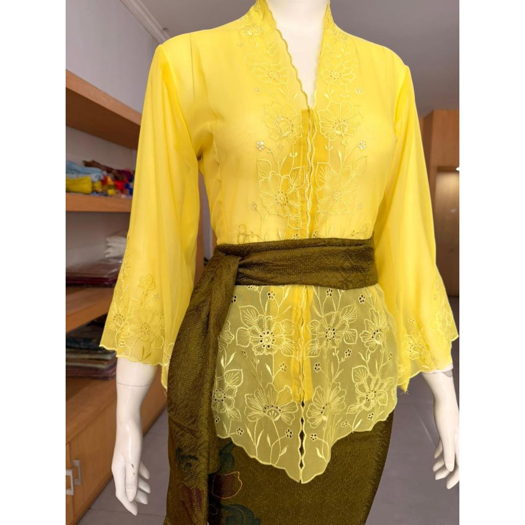 Kebaya bordir sifon