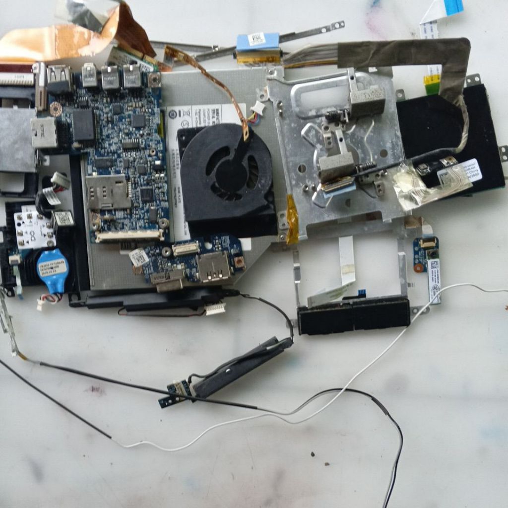 PART LAPTOP DELL LATITUDE E4300 wifi card,fan,board USB audio,board VGA,Jack,batre CMOS,DVD, bracket