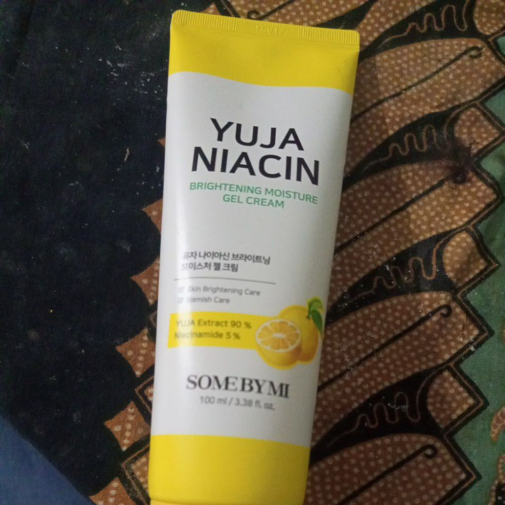 PRELOVED MOIST SOME BY MI