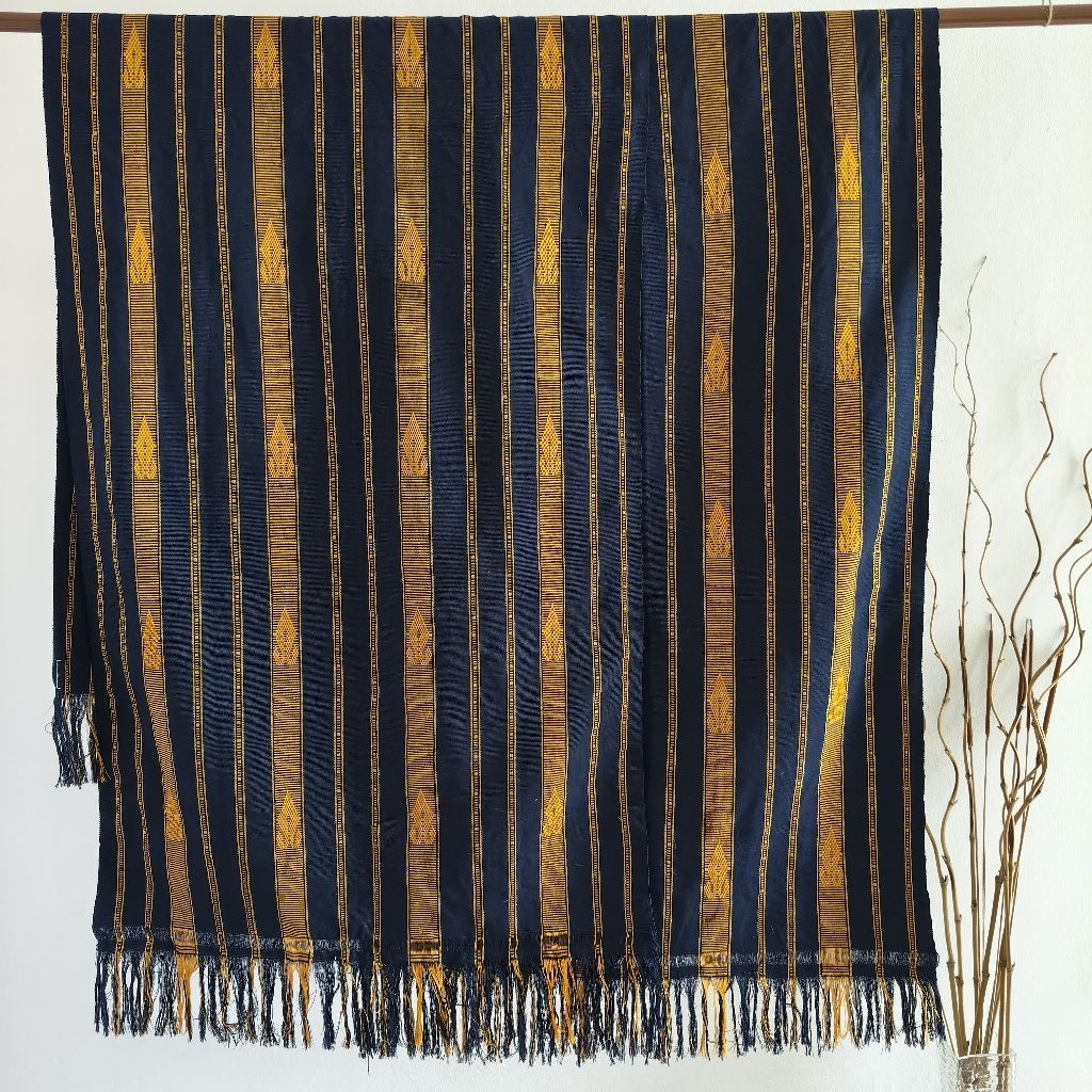 Kain tenun asli dari Sumba, NTT - navy gold set couple dapat 2 kain