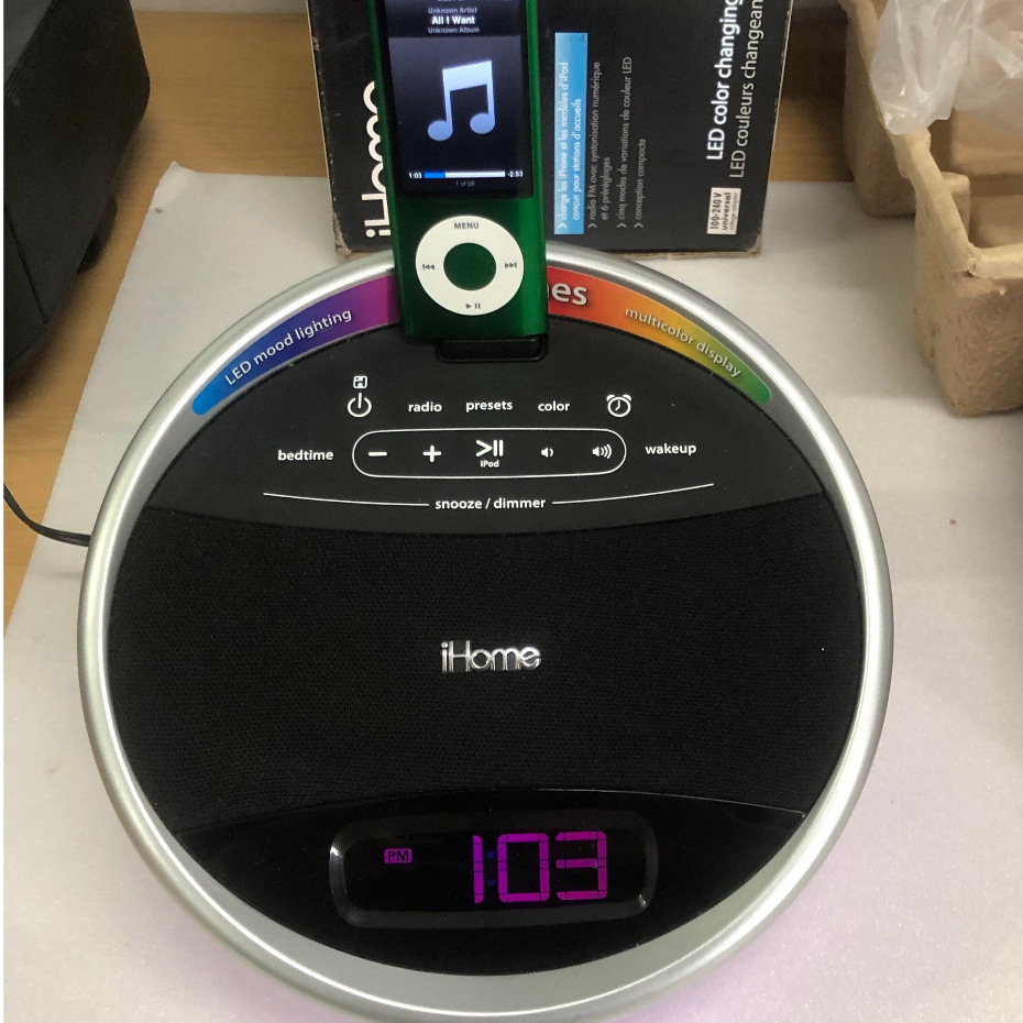 iHome Speaker iA17 Docking Speaker + iPod Nano