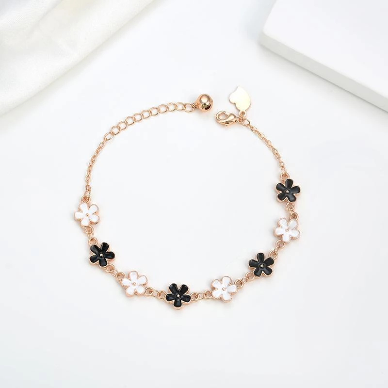 Gelang Wanita Korea Titanium Kualitas Terbaik Design Elegan Tersedia Emas dan Perak Anti Karat