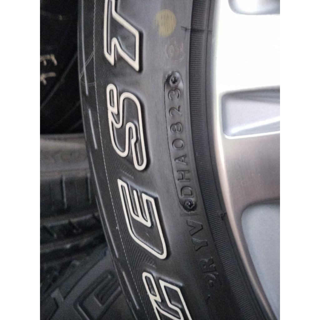 BAN MOBIL DUELER AT 215/70/16